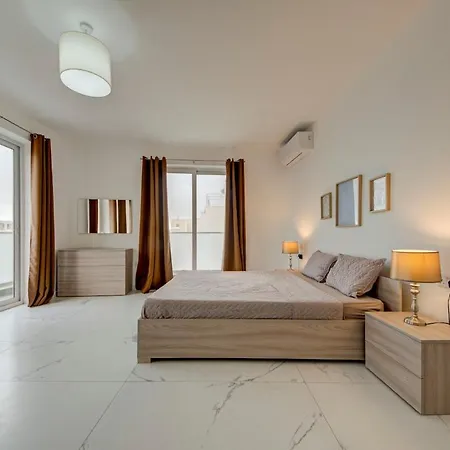 Beautiful 2bdr In Sliema With Views Apartament Gzira