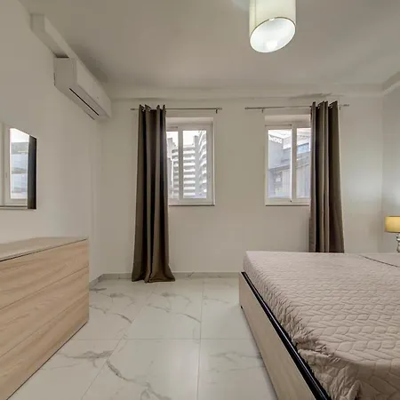 Beautiful 2bdr In Sliema With Views Daire Gzira