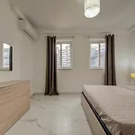 Beautiful 2bdr In Sliema With Views Appartamento Gzira