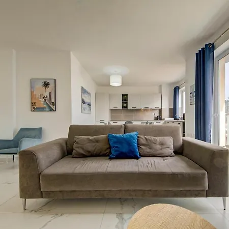 Beautiful 2bdr In Sliema With Views Apartmán