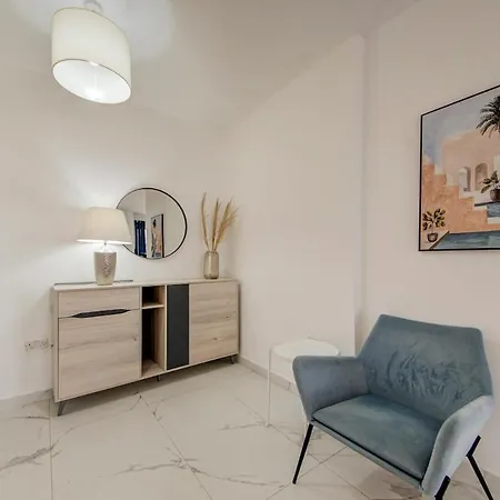 Beautiful 2bdr In Sliema With Views 아파트