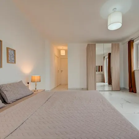 아파트 Beautiful 2bdr In Sliema With Views *