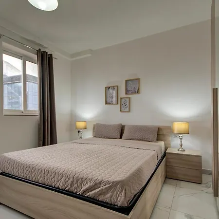Beautiful 2bdr In Sliema With Views 아파트
