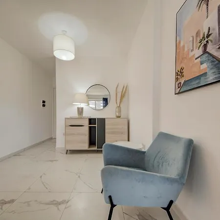 Beautiful 2bdr In Sliema With Views 아파트 그지라